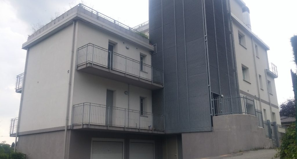 HOUSE AV